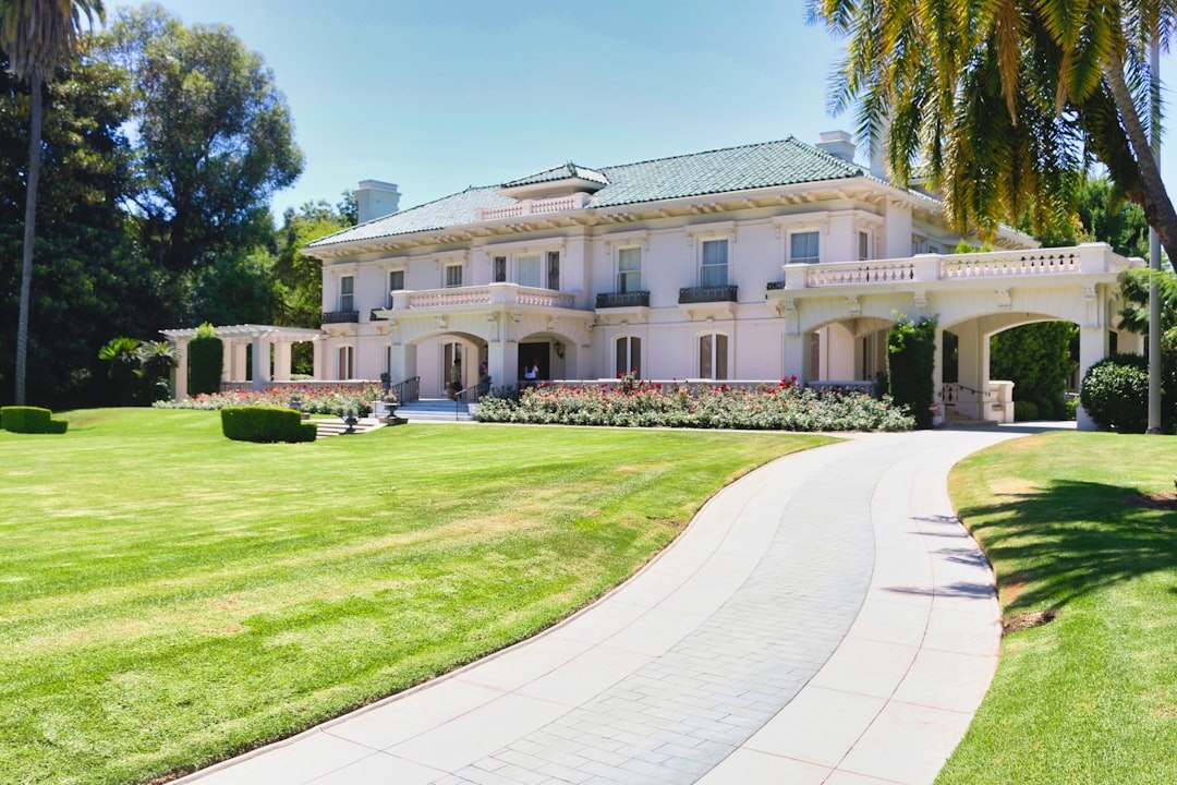 hollywood celebrity mansion exterior